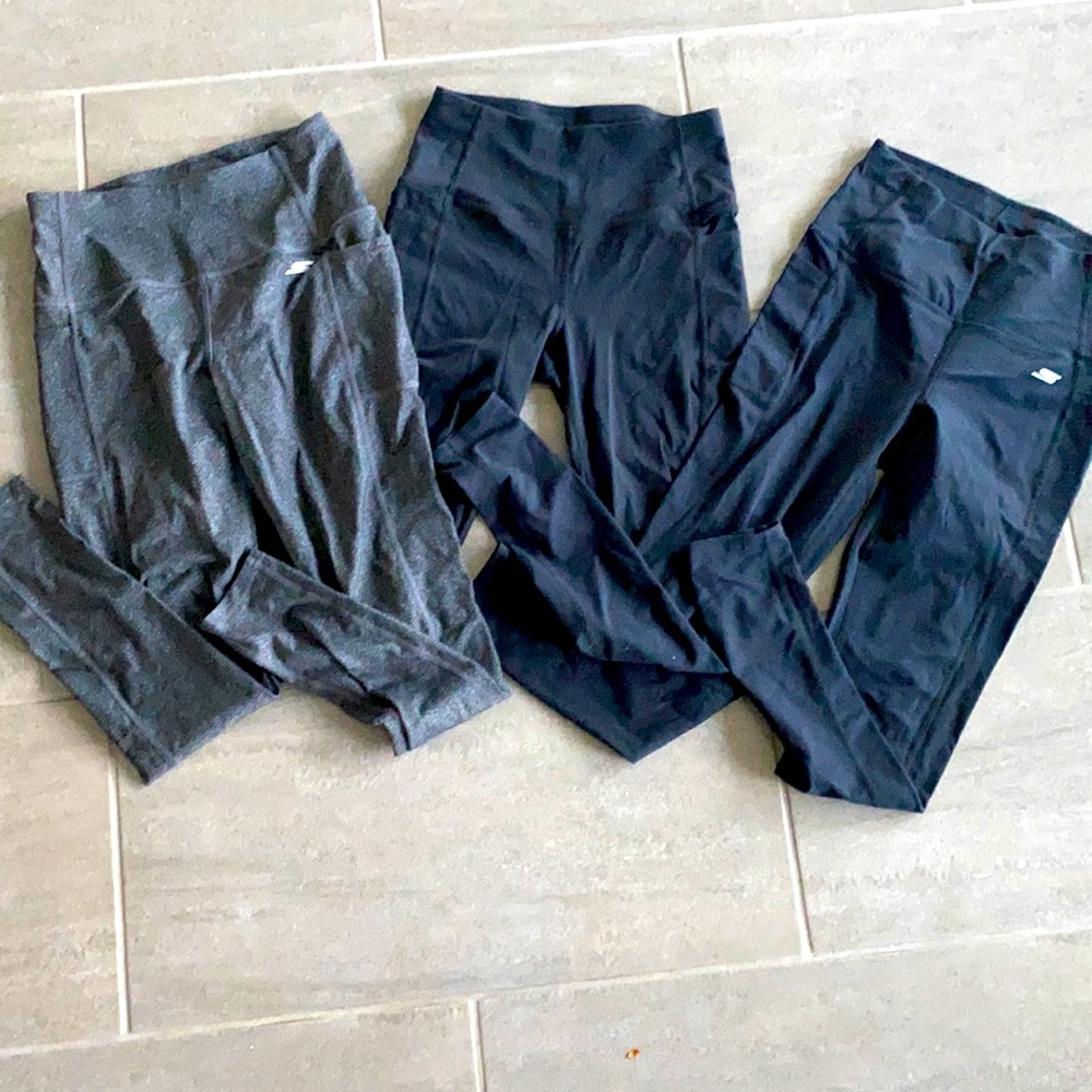 A bundle of 3 Skechers leggings size small